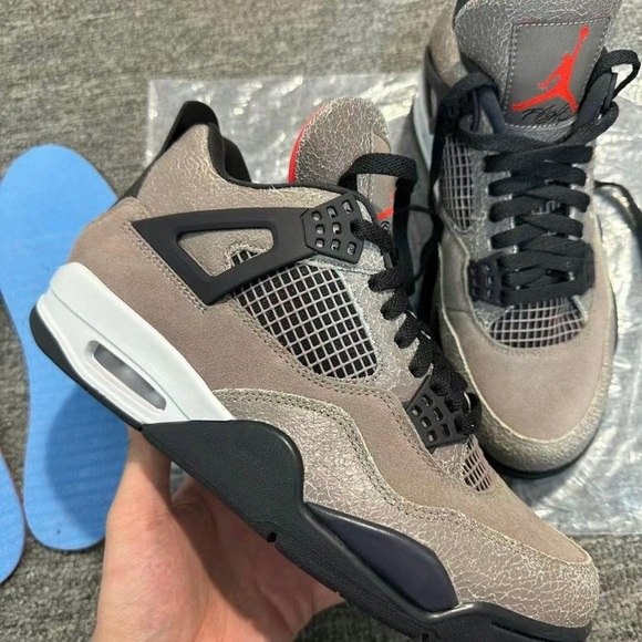 Air Jordan - Air Jordan 4 Retro 'Taupe Haze' - Picture 1 of 7